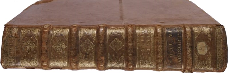 Reliure du dos et du plat du premier volume